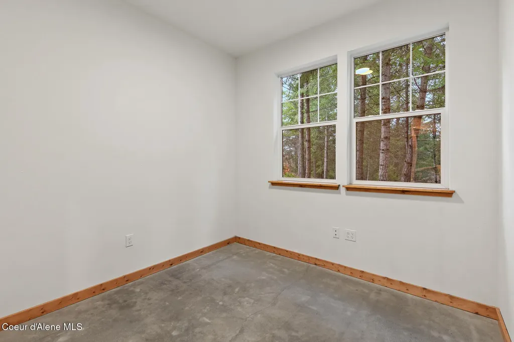 672 Hopkins Road Sandpoint ID 83864