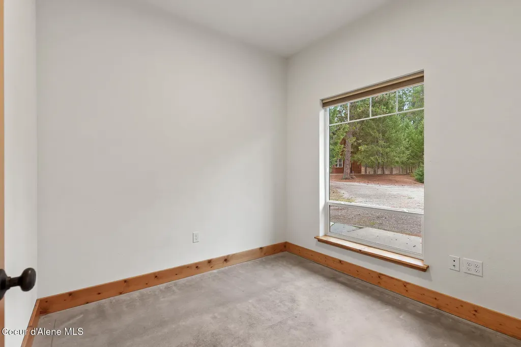 672 Hopkins Road Sandpoint ID 83864