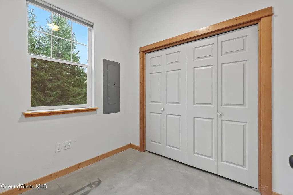 672 Hopkins Road Sandpoint ID 83864
