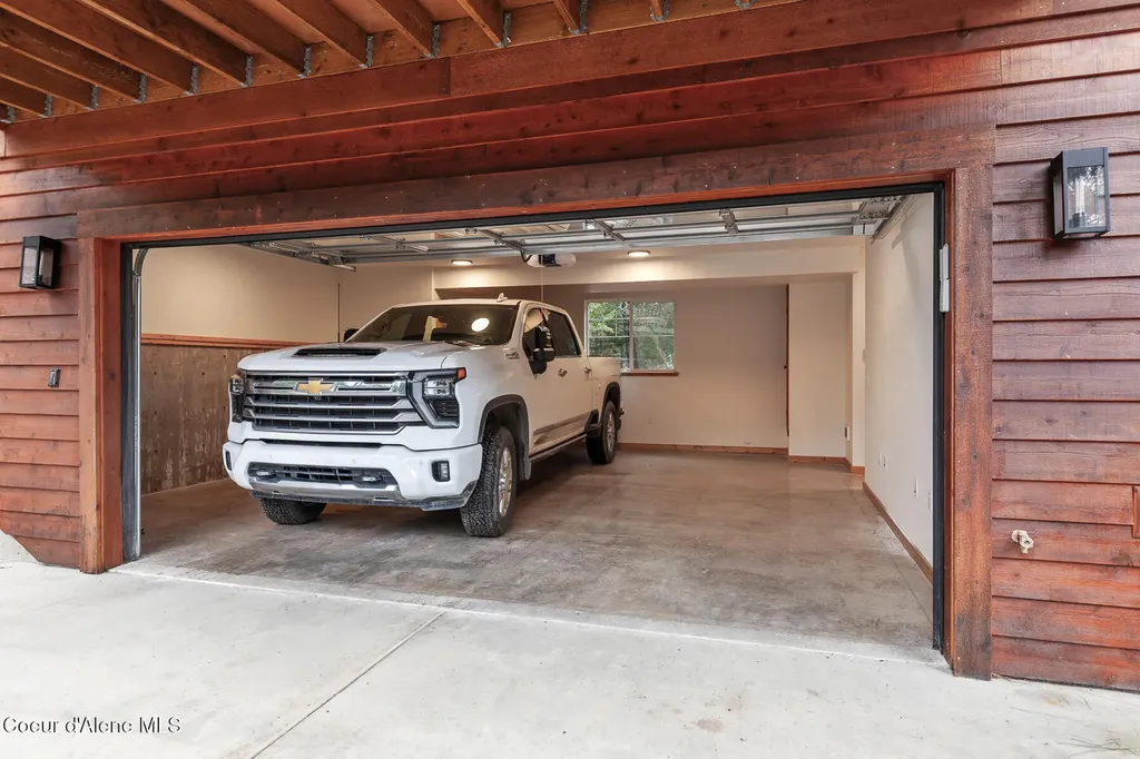 672 Hopkins Road Sandpoint ID 83864