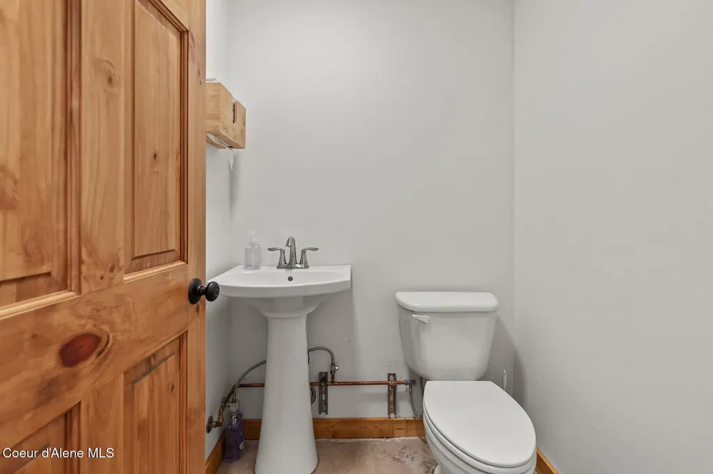 672 Hopkins Road Sandpoint ID 83864
