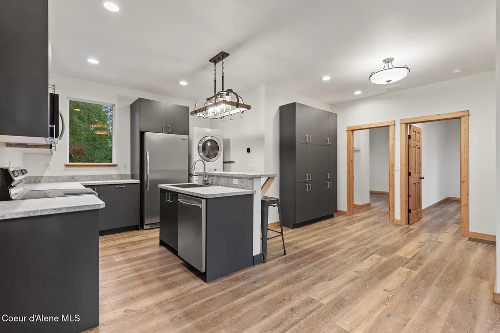 672 Hopkins Road Sandpoint ID 83864