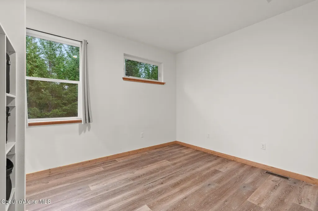 672 Hopkins Road Sandpoint ID 83864