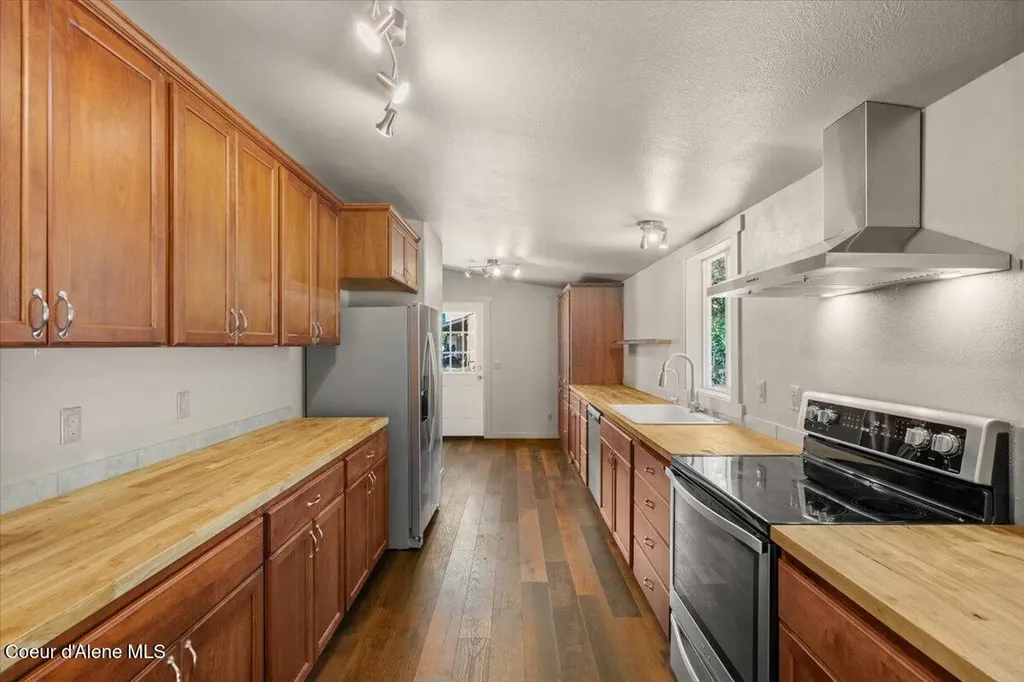 13085 N Ragged Ridge Road Hauser ID 83854