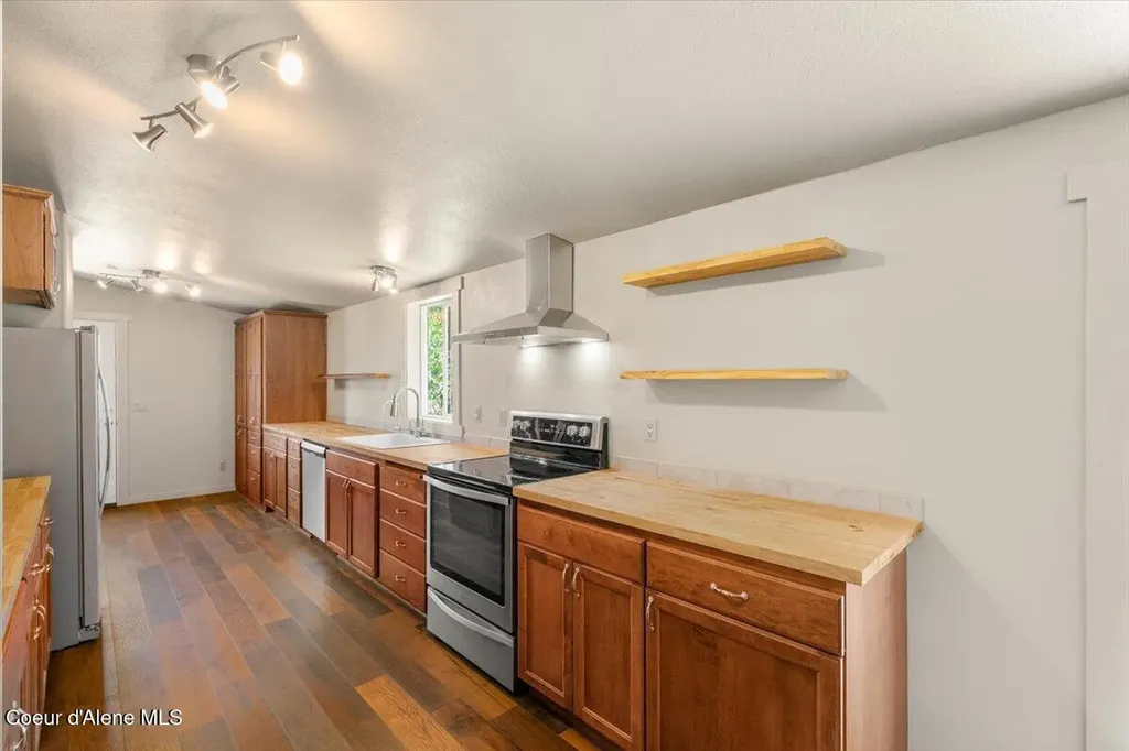 13085 N Ragged Ridge Road Hauser ID 83854