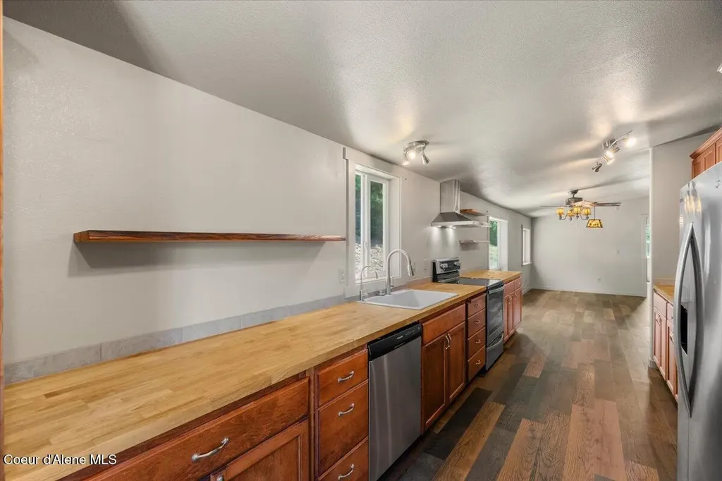13085 N Ragged Ridge Road Hauser ID 83854