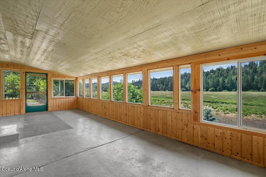 13085 N Ragged Ridge Road Hauser ID 83854