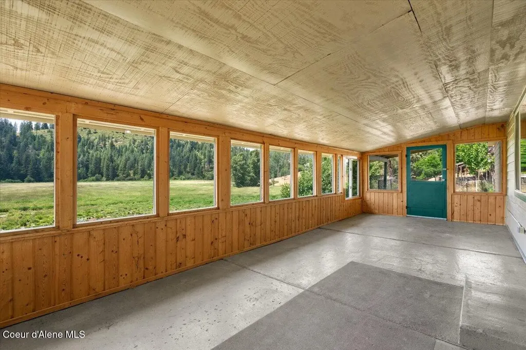 13085 N Ragged Ridge Road Hauser ID 83854