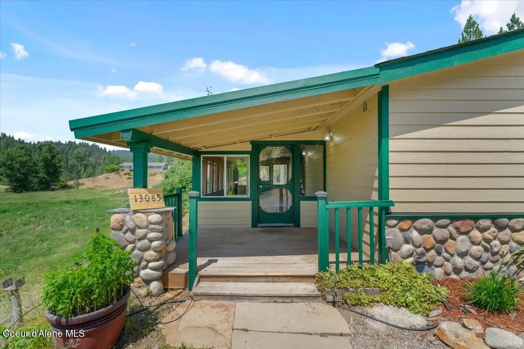 13085 N Ragged Ridge Road Hauser ID 83854