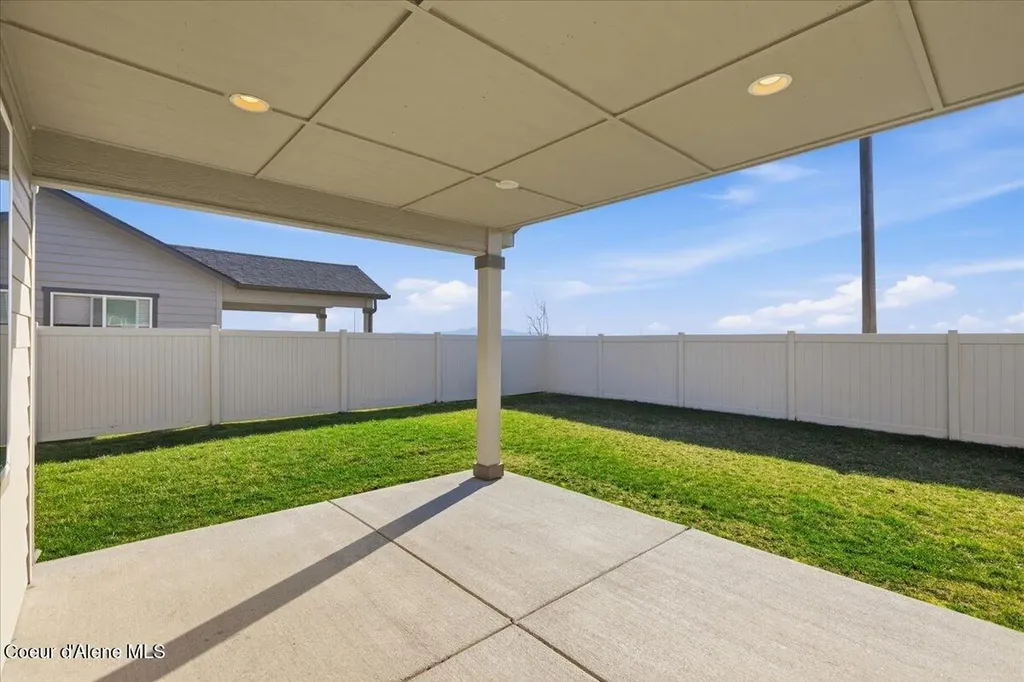 13071 N Loveland Way Hayden ID 83835