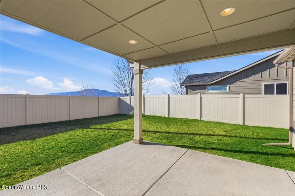 13071 N Loveland Way Hayden ID 83835