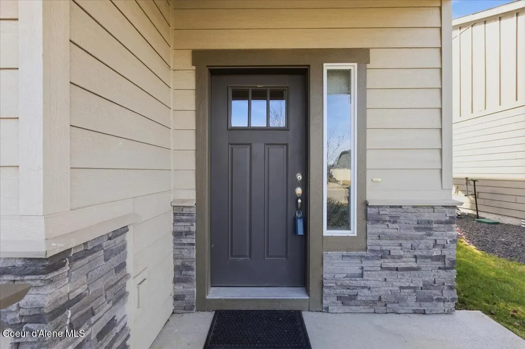13071 N Loveland Way Hayden ID 83835