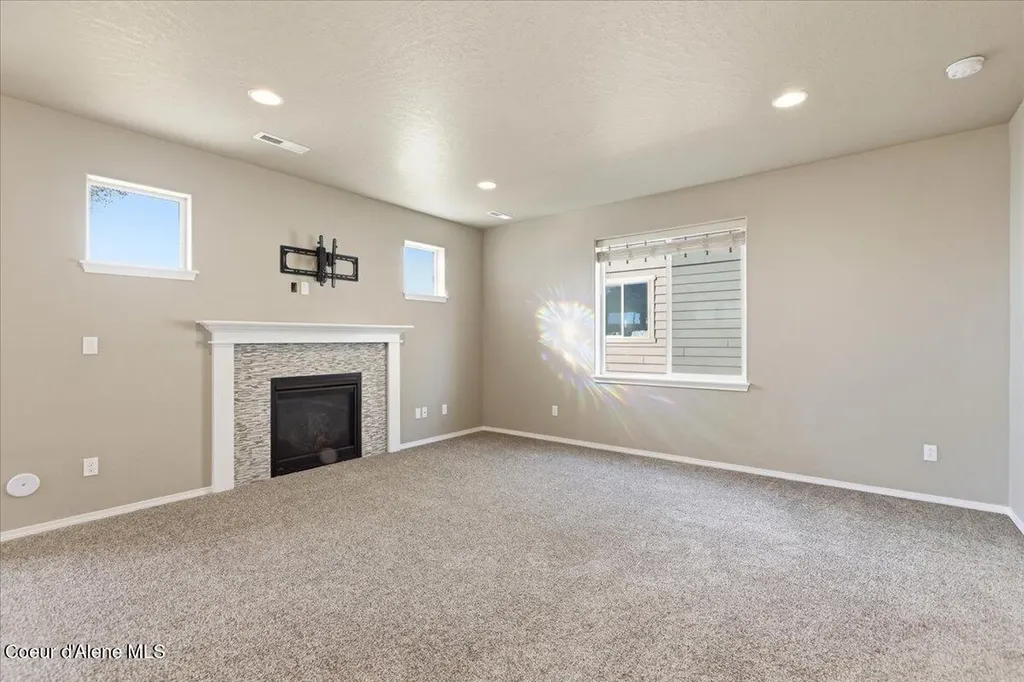 13071 N Loveland Way Hayden ID 83835