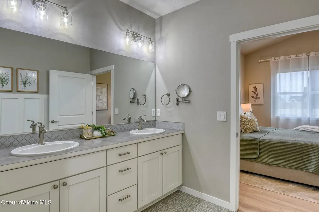 4427 E Marble Fox Avenue Post Falls ID 83854