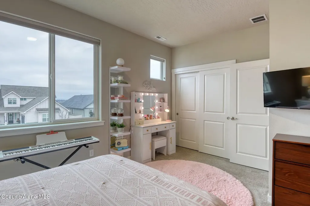 4427 E Marble Fox Avenue Post Falls ID 83854