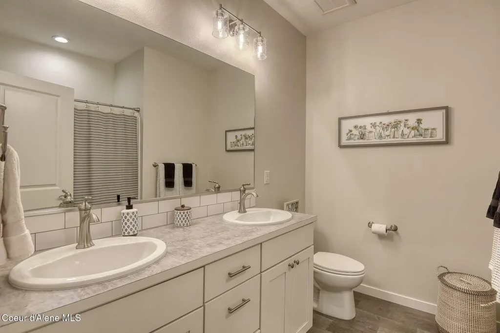 4427 E Marble Fox Avenue Post Falls ID 83854
