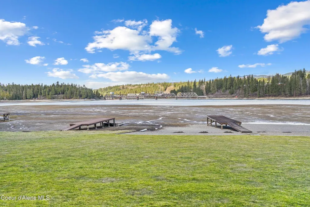 7 W Lakeview Boulevard Priest River ID 83856