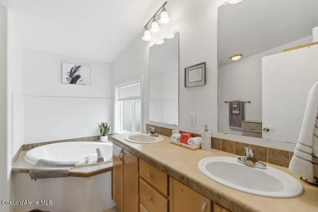 3093 W Highway 53 Rathdrum ID 83858