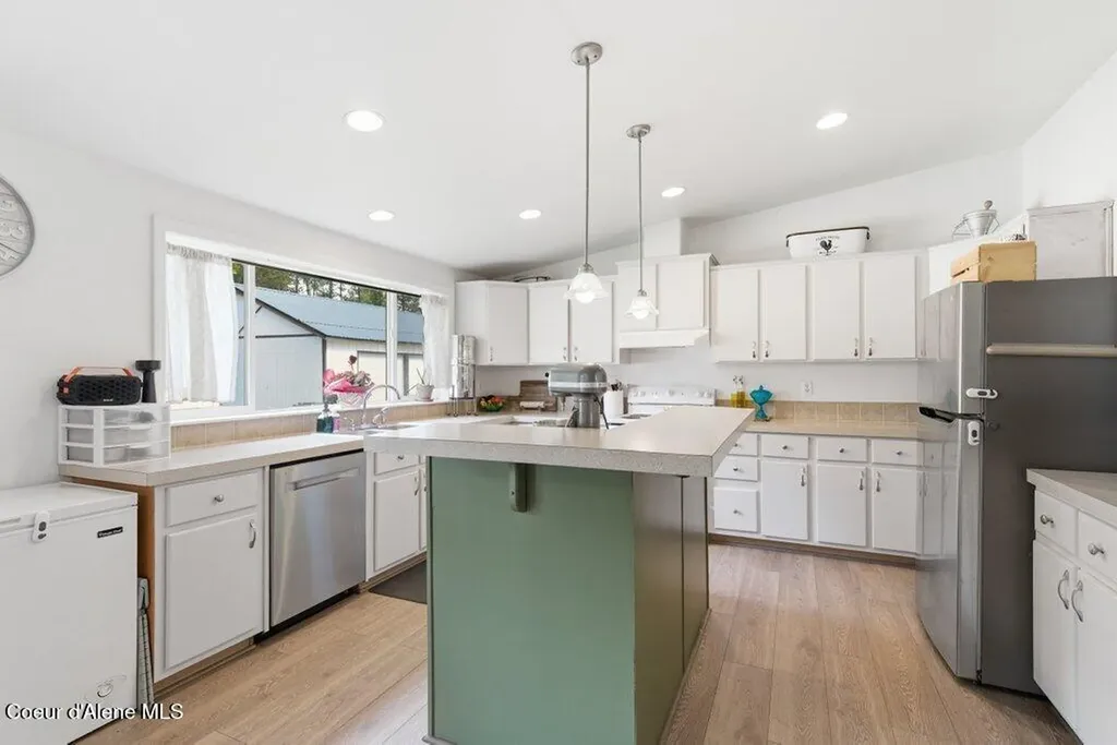 3093 W Highway 53 Rathdrum ID 83858