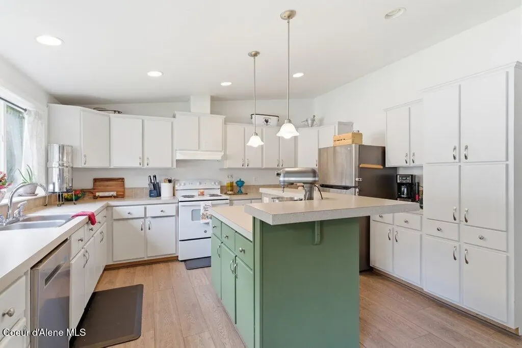 3093 W Highway 53 Rathdrum ID 83858