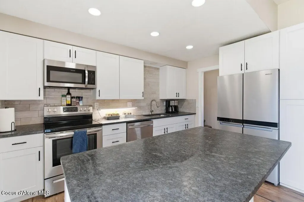 696 W Peach Tree Drive Hayden ID 83835