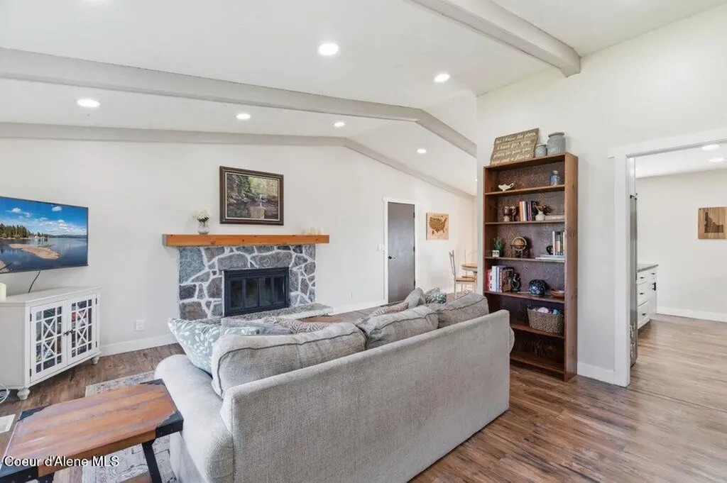 696 W Peach Tree Drive Hayden ID 83835