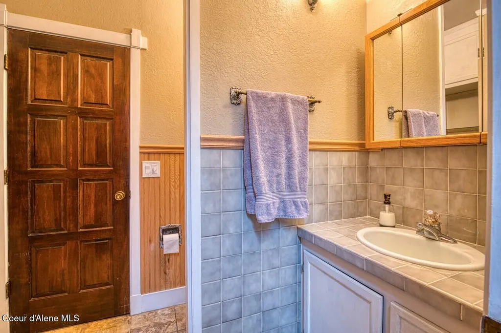 2298 Selkirk Road Sandpoint ID 83864