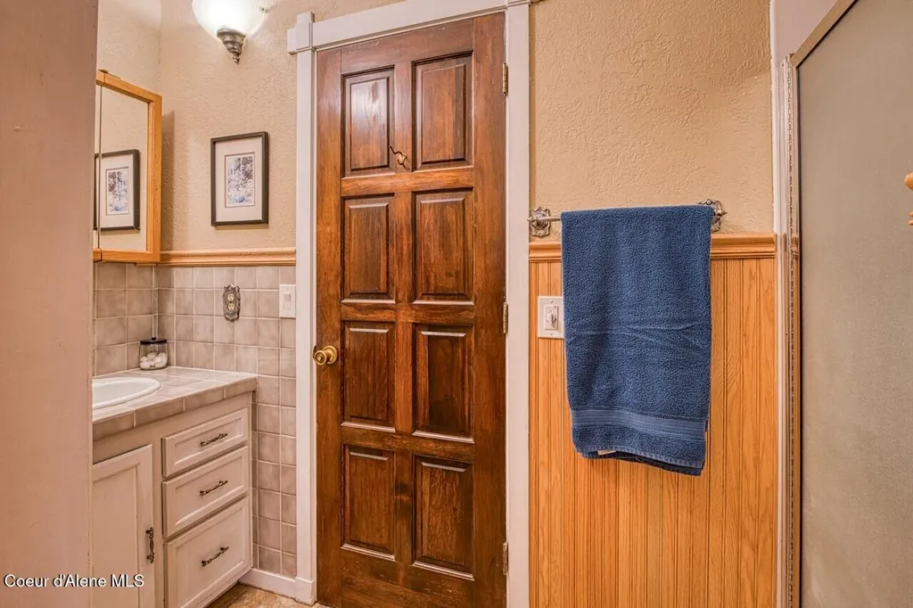 2298 Selkirk Road Sandpoint ID 83864