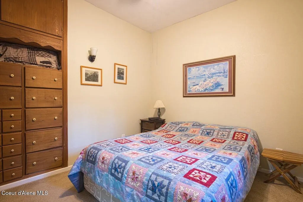 2298 Selkirk Road Sandpoint ID 83864