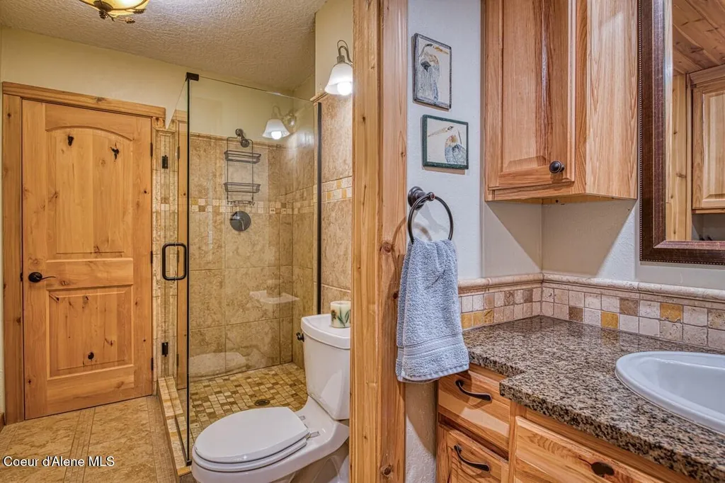 2298 Selkirk Road Sandpoint ID 83864