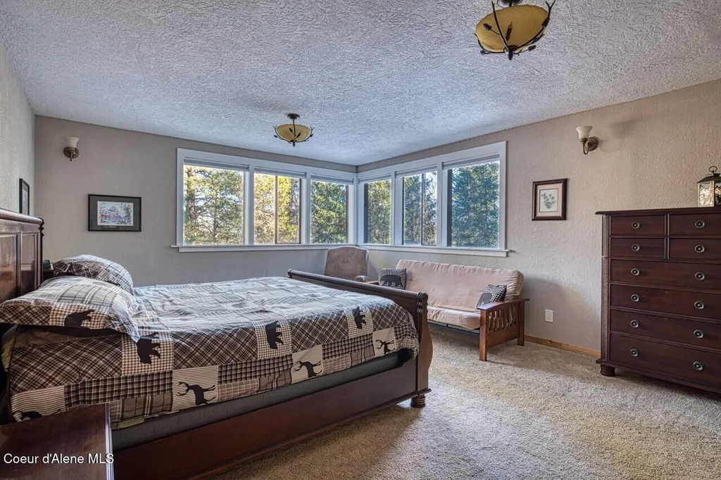 2298 Selkirk Road Sandpoint ID 83864