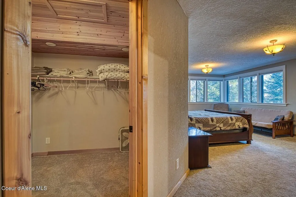 2298 Selkirk Road Sandpoint ID 83864