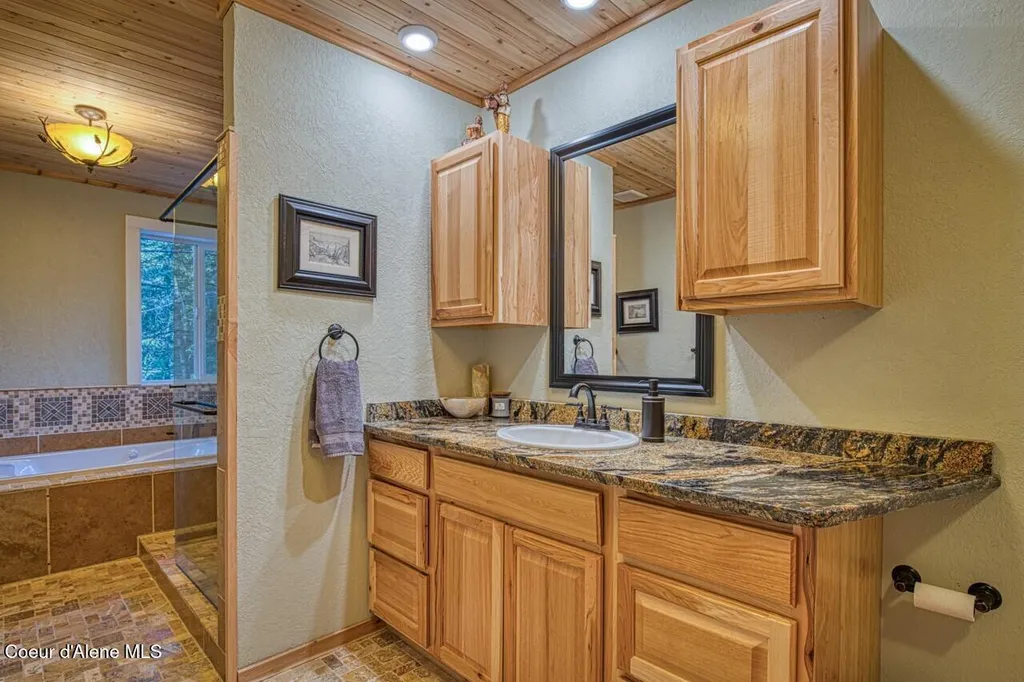 2298 Selkirk Road Sandpoint ID 83864