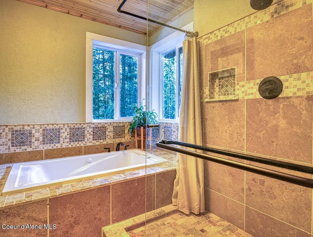 2298 Selkirk Road Sandpoint ID 83864