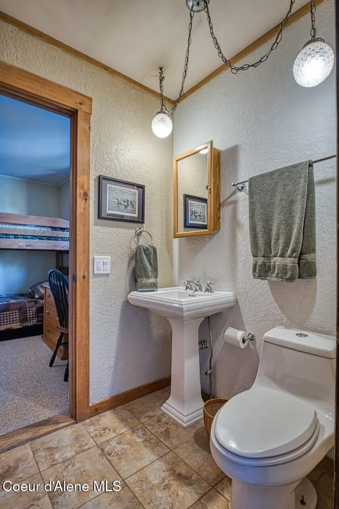 2298 Selkirk Road Sandpoint ID 83864