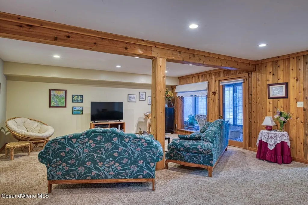 2298 Selkirk Road Sandpoint ID 83864