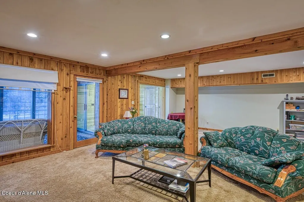 2298 Selkirk Road Sandpoint ID 83864