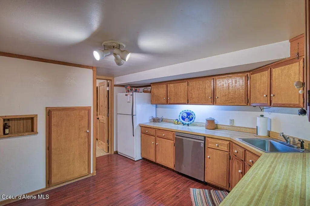 2298 Selkirk Road Sandpoint ID 83864