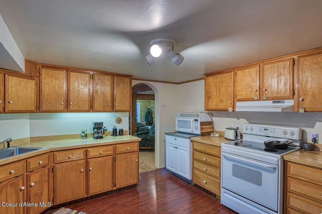 2298 Selkirk Road Sandpoint ID 83864