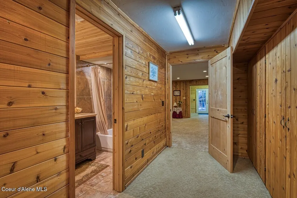 2298 Selkirk Road Sandpoint ID 83864