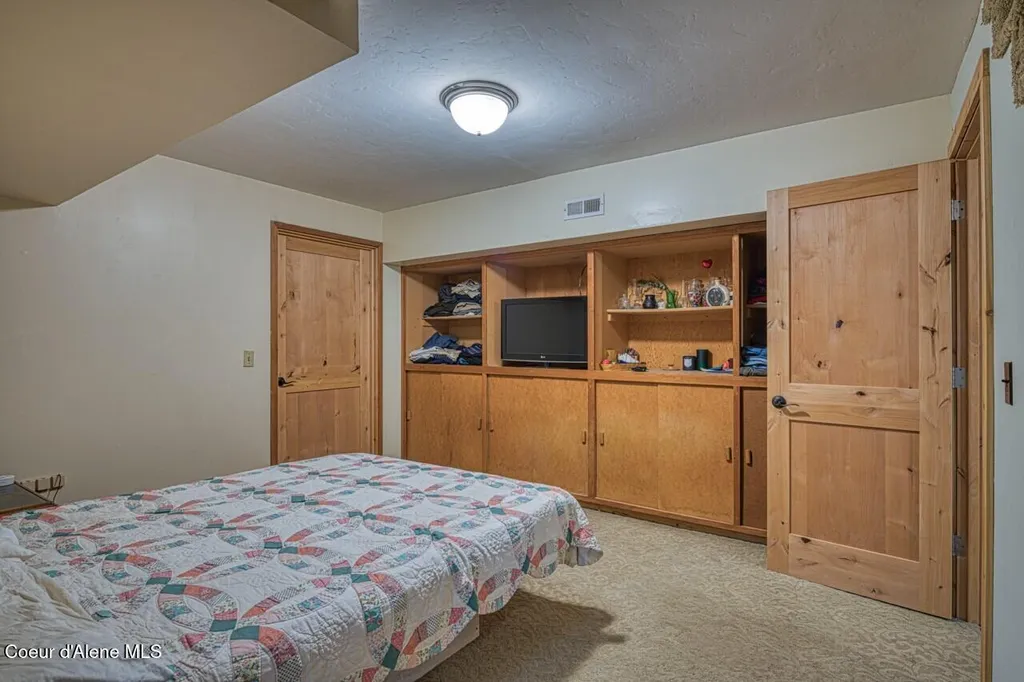 2298 Selkirk Road Sandpoint ID 83864