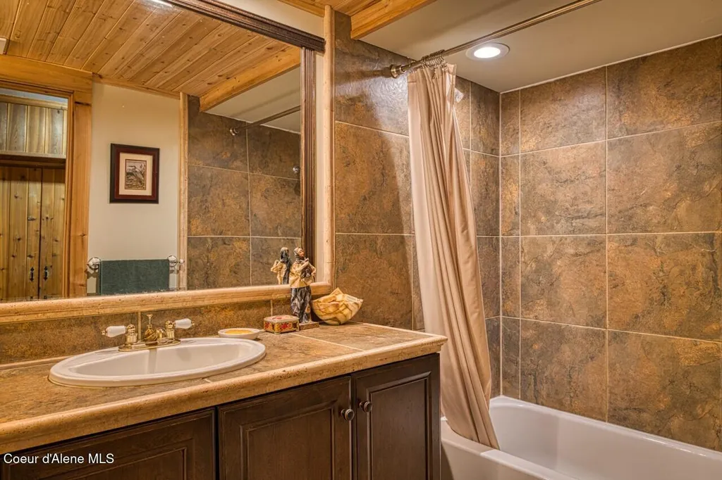 2298 Selkirk Road Sandpoint ID 83864