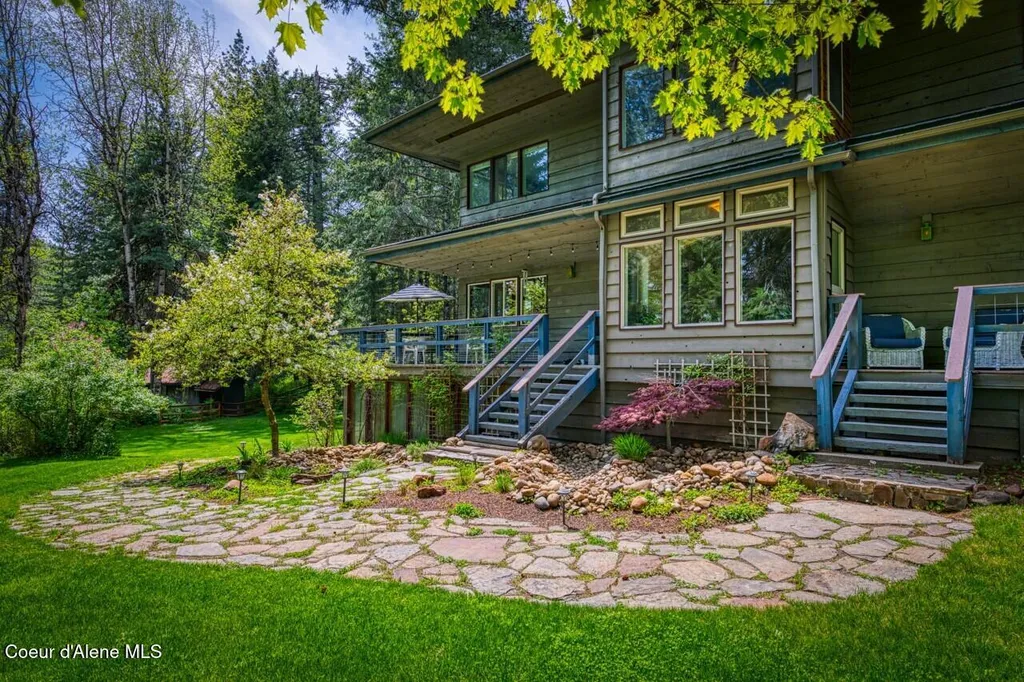 2298 Selkirk Road Sandpoint ID 83864