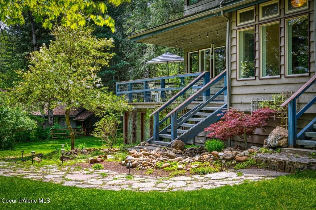 2298 Selkirk Road Sandpoint ID 83864