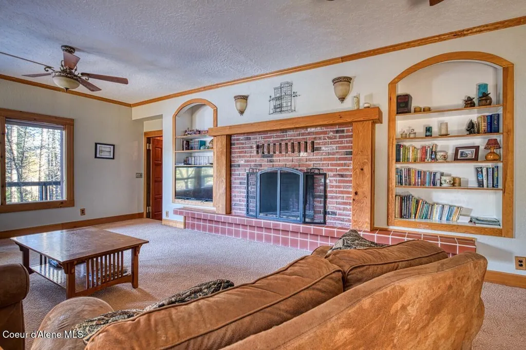 2298 Selkirk Road Sandpoint ID 83864