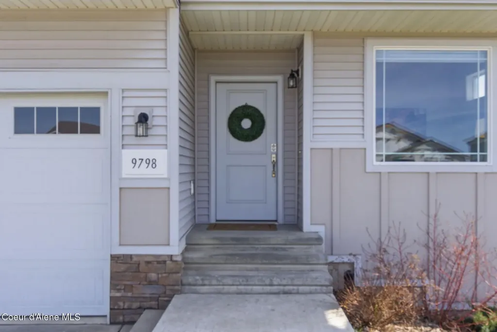 9798 N Heston Loop Hayden ID 83835