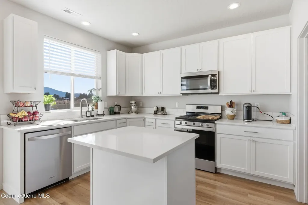 9798 N Heston Loop Hayden ID 83835