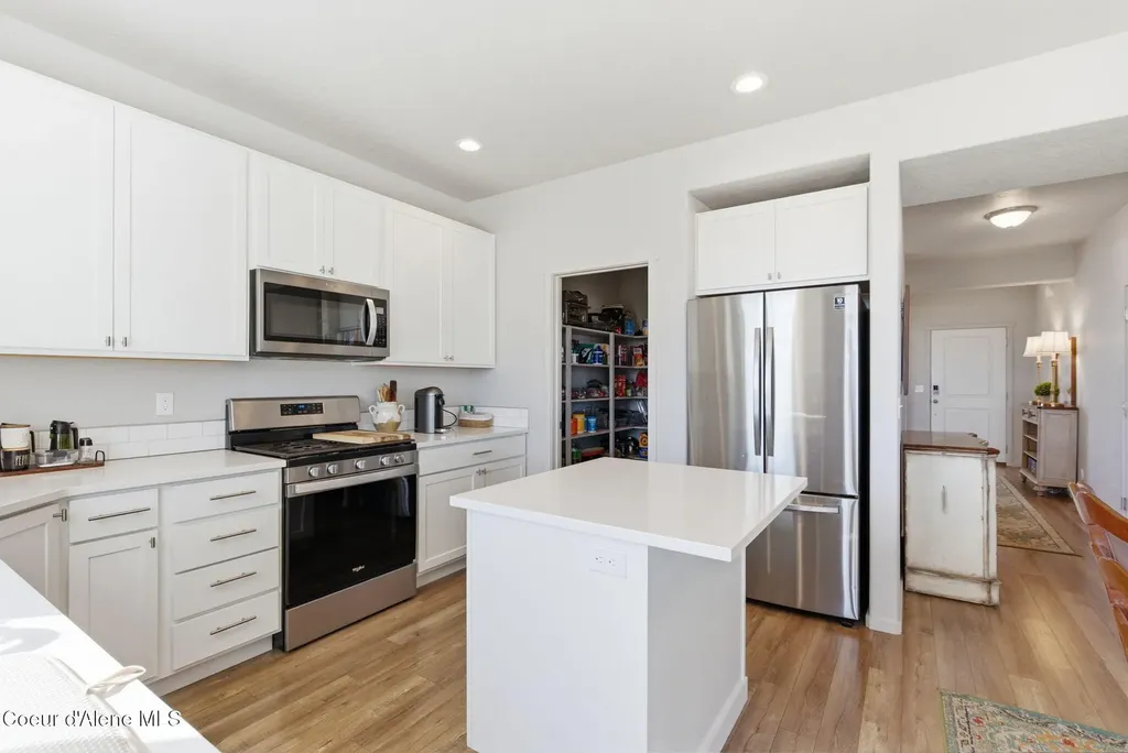 9798 N Heston Loop Hayden ID 83835