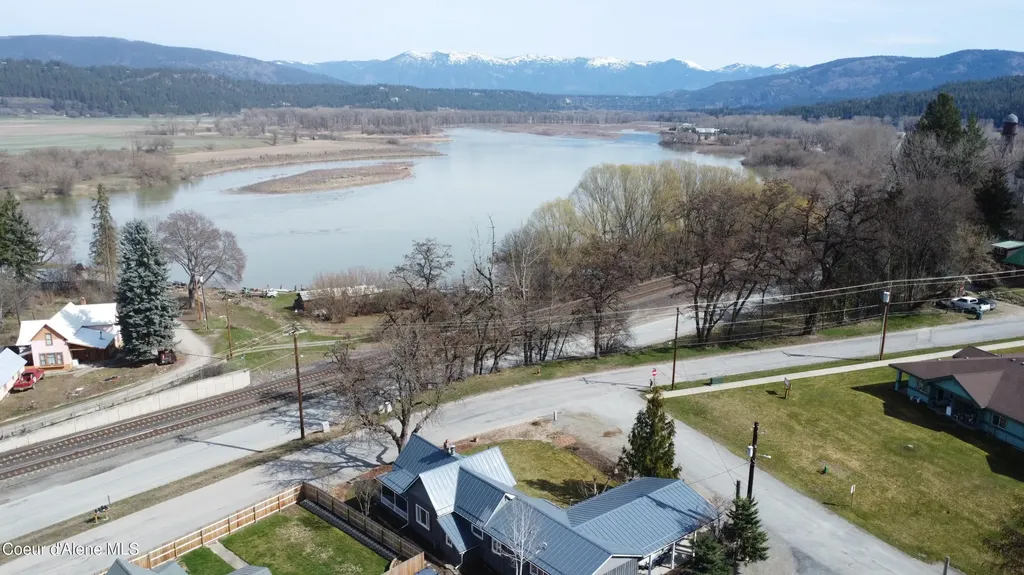 7042 Oak Street Bonners Ferry ID 83805