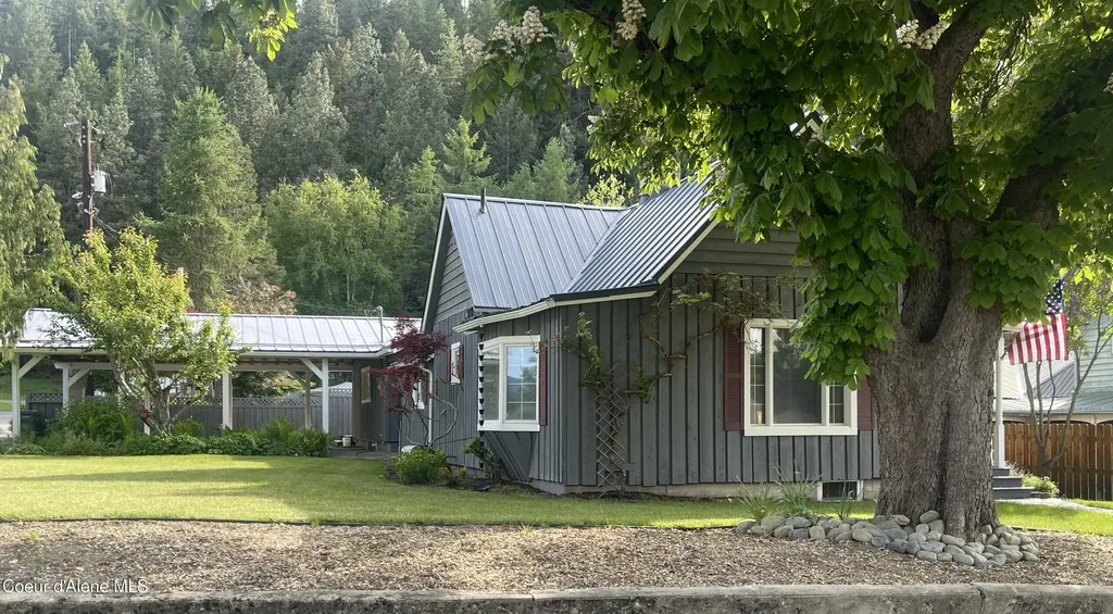 7042 Oak Street Bonners Ferry ID 83805